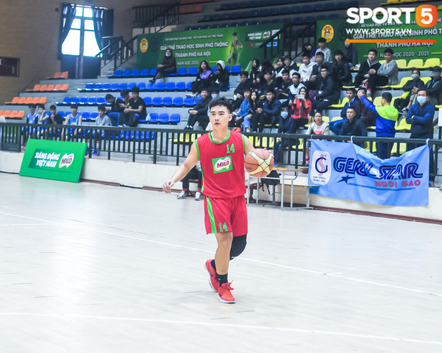 Nhan sắc của ‘trai đẹp’ trường người ta tại giải bóng rổ học sinh Hà Nội