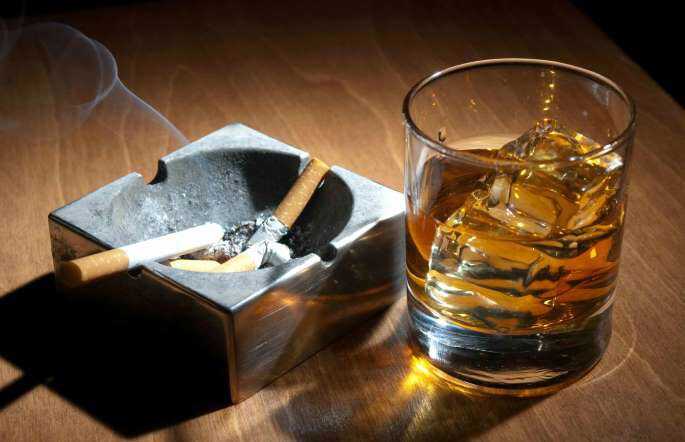 Nghiên cứu quốc tế: Người hút thuốc, uống rượu 'có ít chất xám hơn người khác'