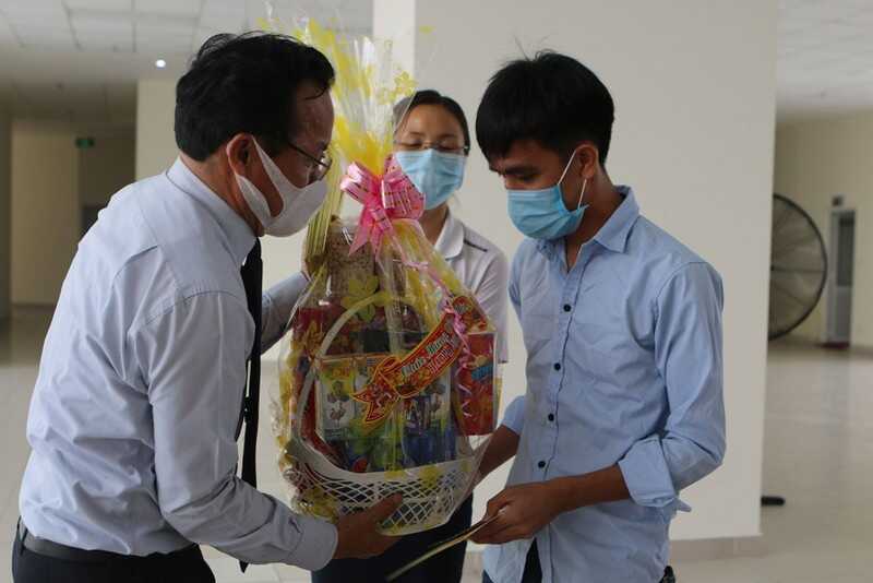 TP. HCM: sinh viên ở lại đón Tết được thưởng 1 triệu đồng